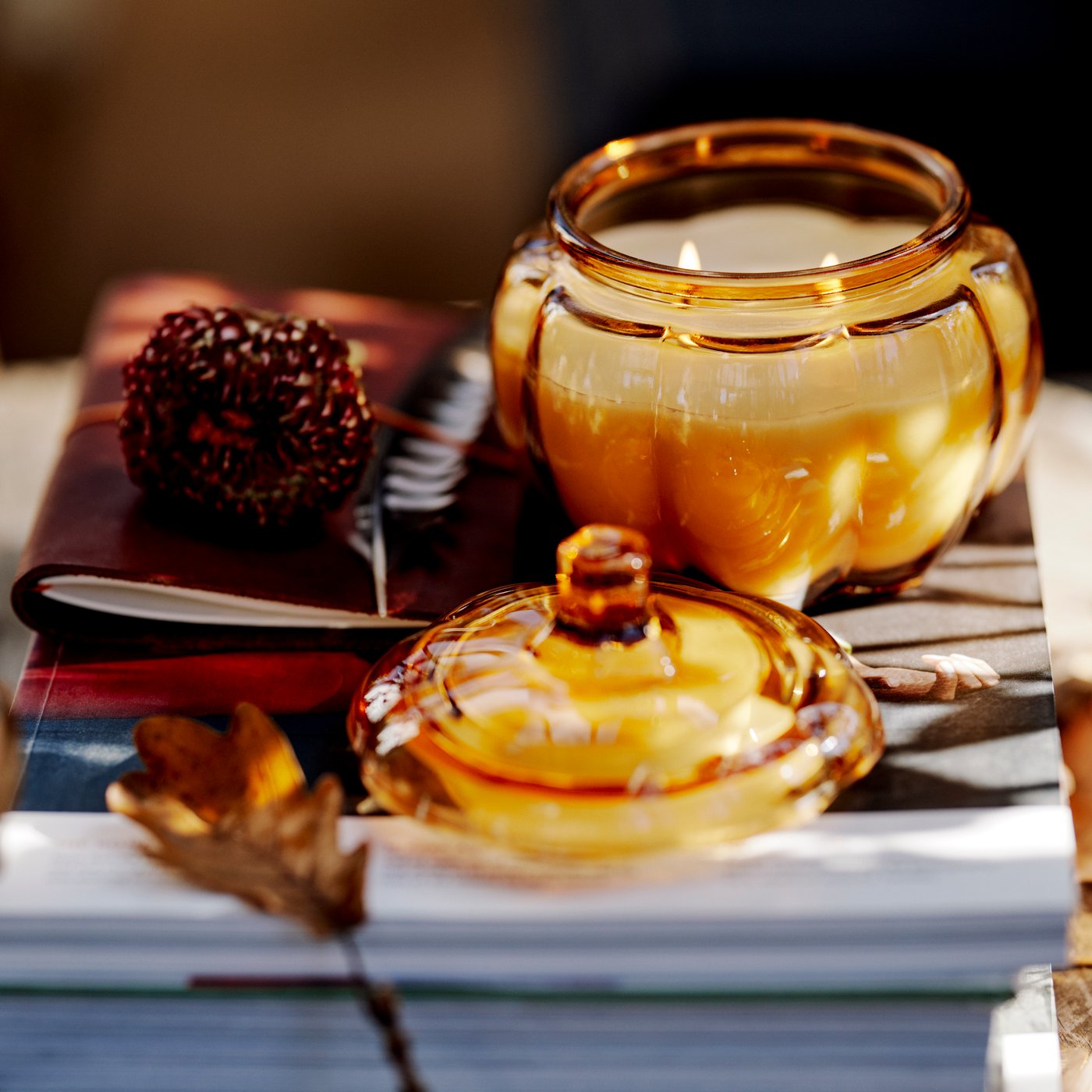 A Spiced pumpkin/brown HÖSTAGILLE scented candle in glass, 2 wicks in the dining room