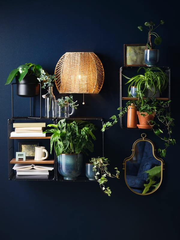 A sedge/handmade MÅNALG Wall lamp, wired-in installation, with a gold-colour ÄNGABODA mirror in the living room