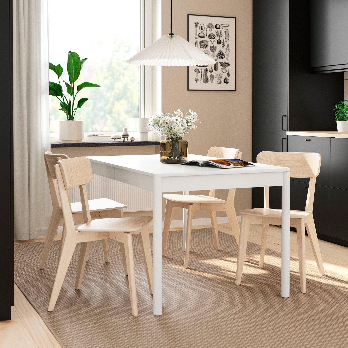 Four Ash LISABO chairs are tucked into a white TONSTAD extendable table in the dining room. A pleated KUDDLAVA hanging lamp is hanging from the top of the table.