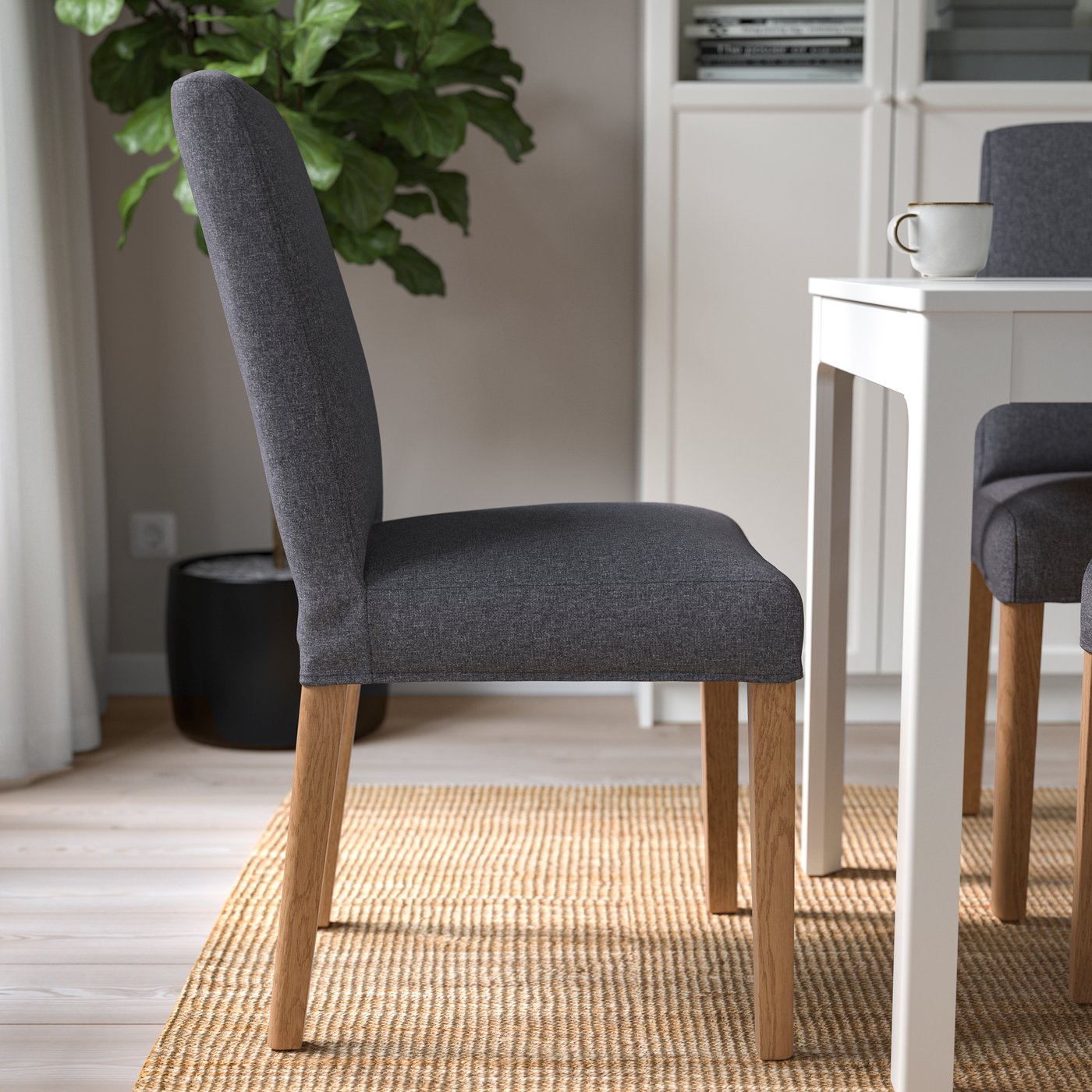 An oak effect/Gunnared medium grey BERGMUND chair