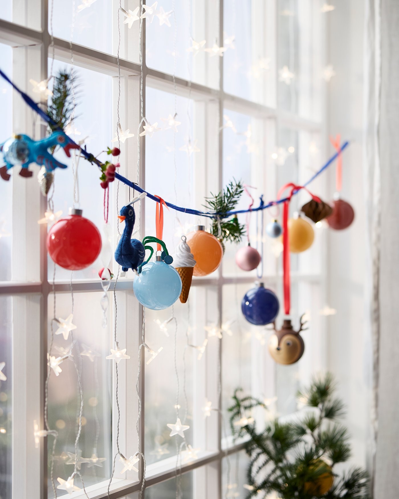 A bauble glass/mixed colours VINTERFINT tree ornament