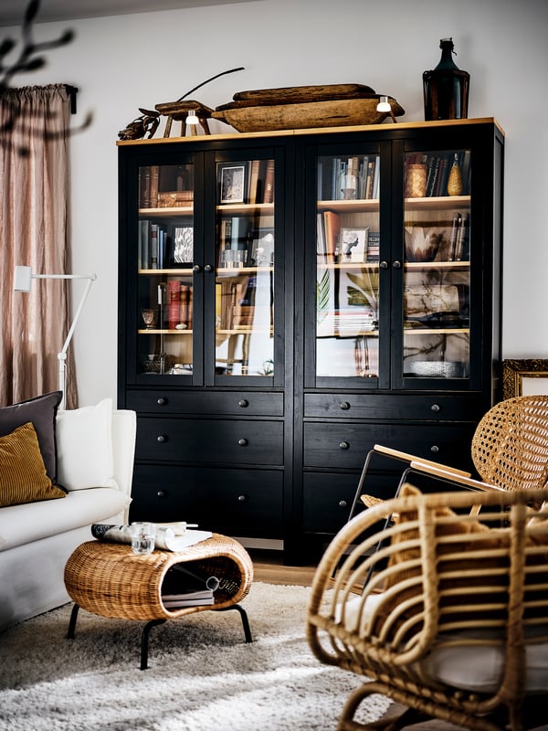A rattan/anthracite GAMLEHULT footstool with storage in the living room