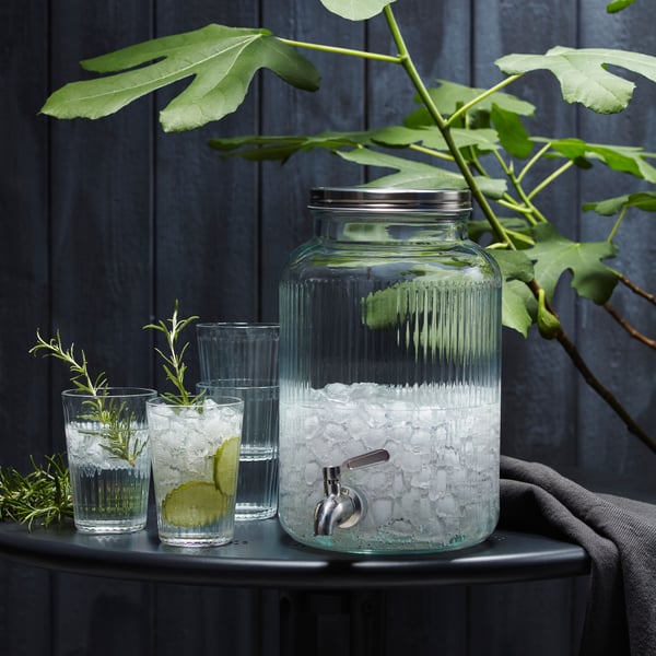 A VARDAGEN jar with tap in the dining room