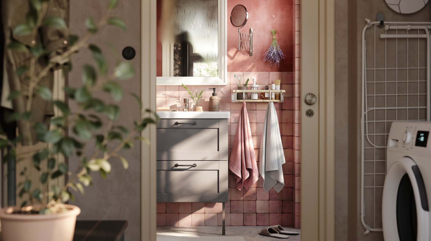 A light pink VINARN hand towel