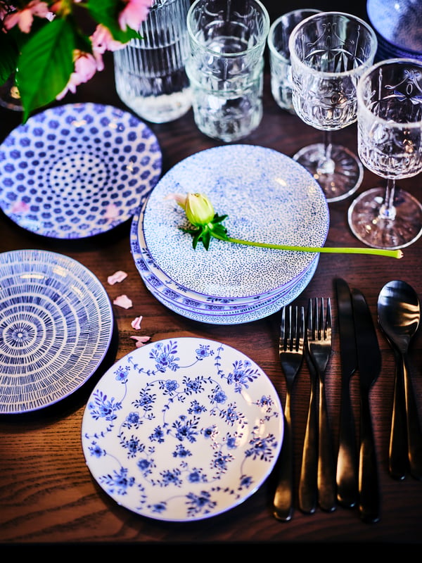 A patterned/blue ENTUSIASM side plate