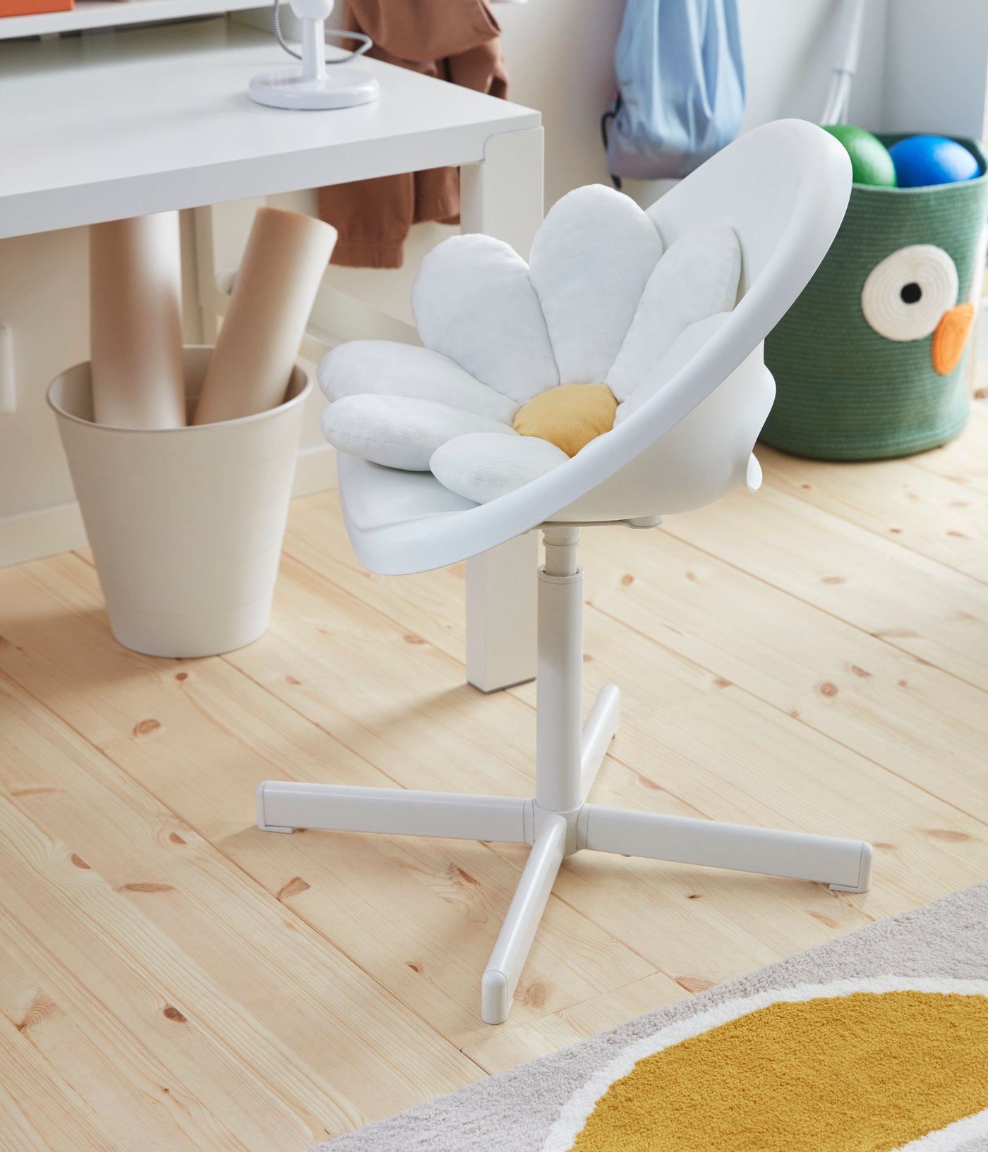 A white PÅHL desk top shelf in the childrens room