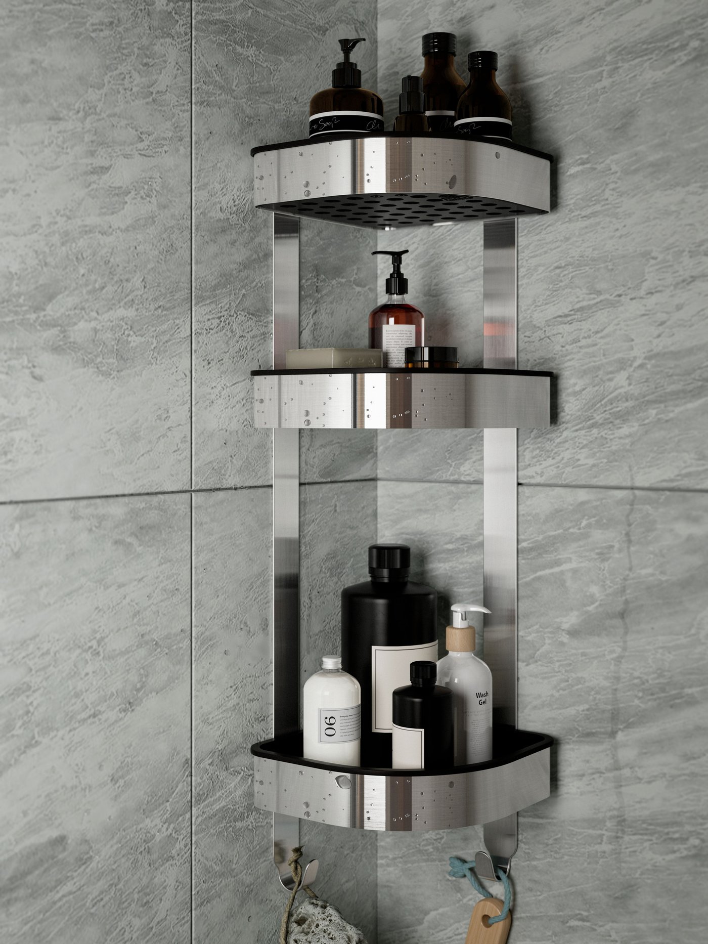 Una pared de una ducha con un estante esquinero BROGRUND de tres repisas. En cada una se observan frascos de jabón, shampoo y otros accesorios de ducha.
