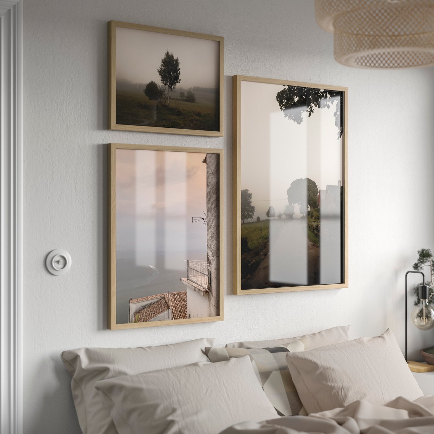 Bilder an einer Schlafzimmerwand