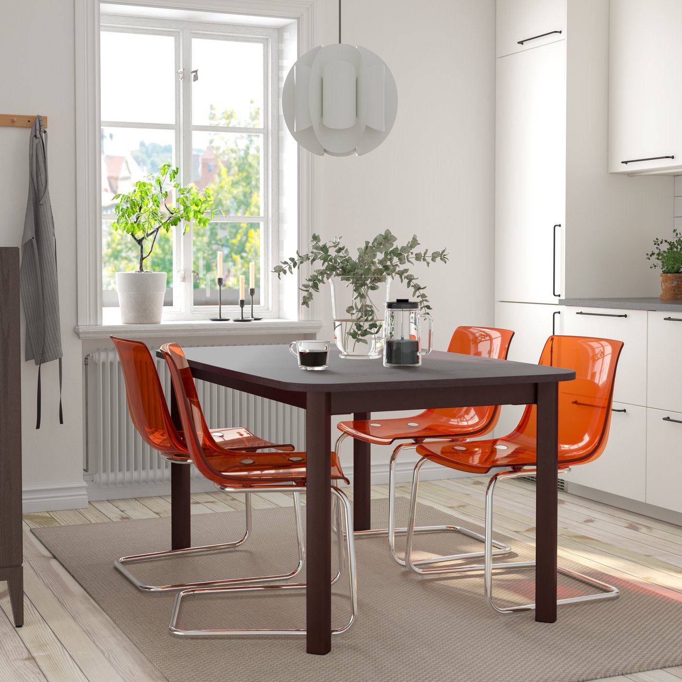 A brown/brown/red chrome-plated TOBIAS table and 4 chairs