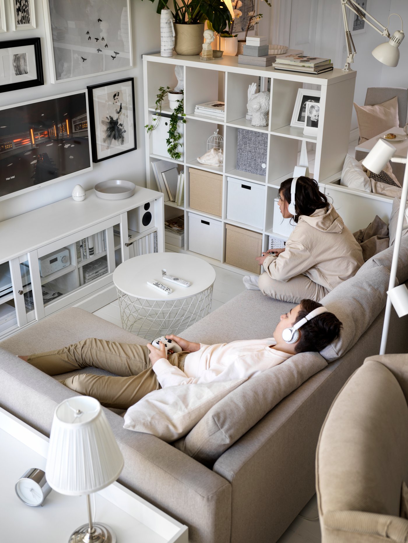 A quiet living room with white and beige, divided by a KALLAX cabinet as a separator