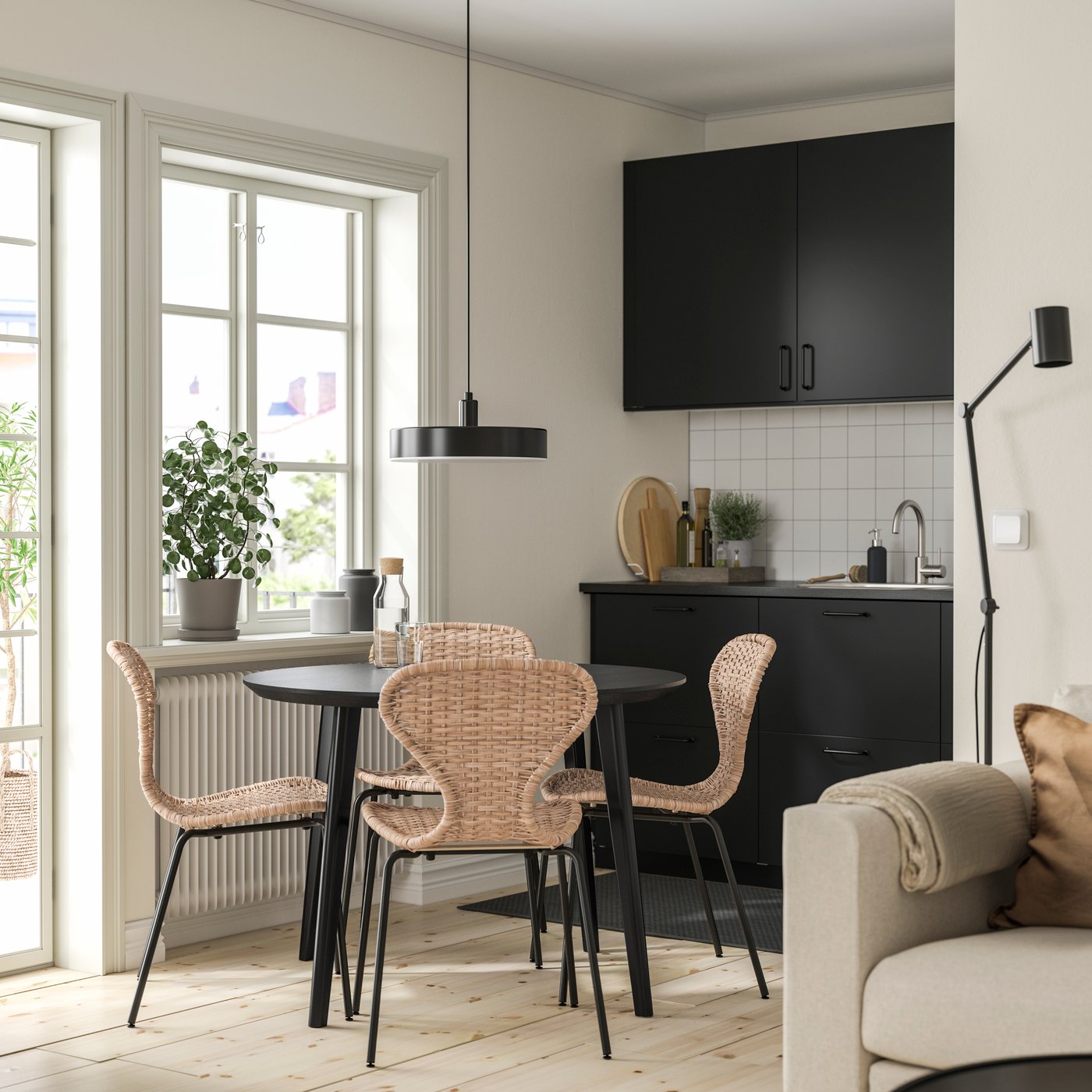 A black/rattan black ÄLVSTA table and 4 chairs