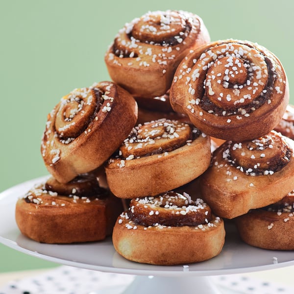 Kanelbullar staplade på varandra