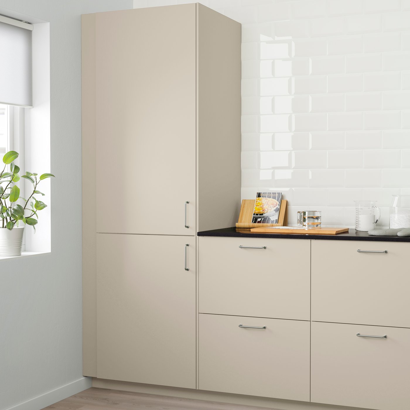 A beige HAVSTORP door