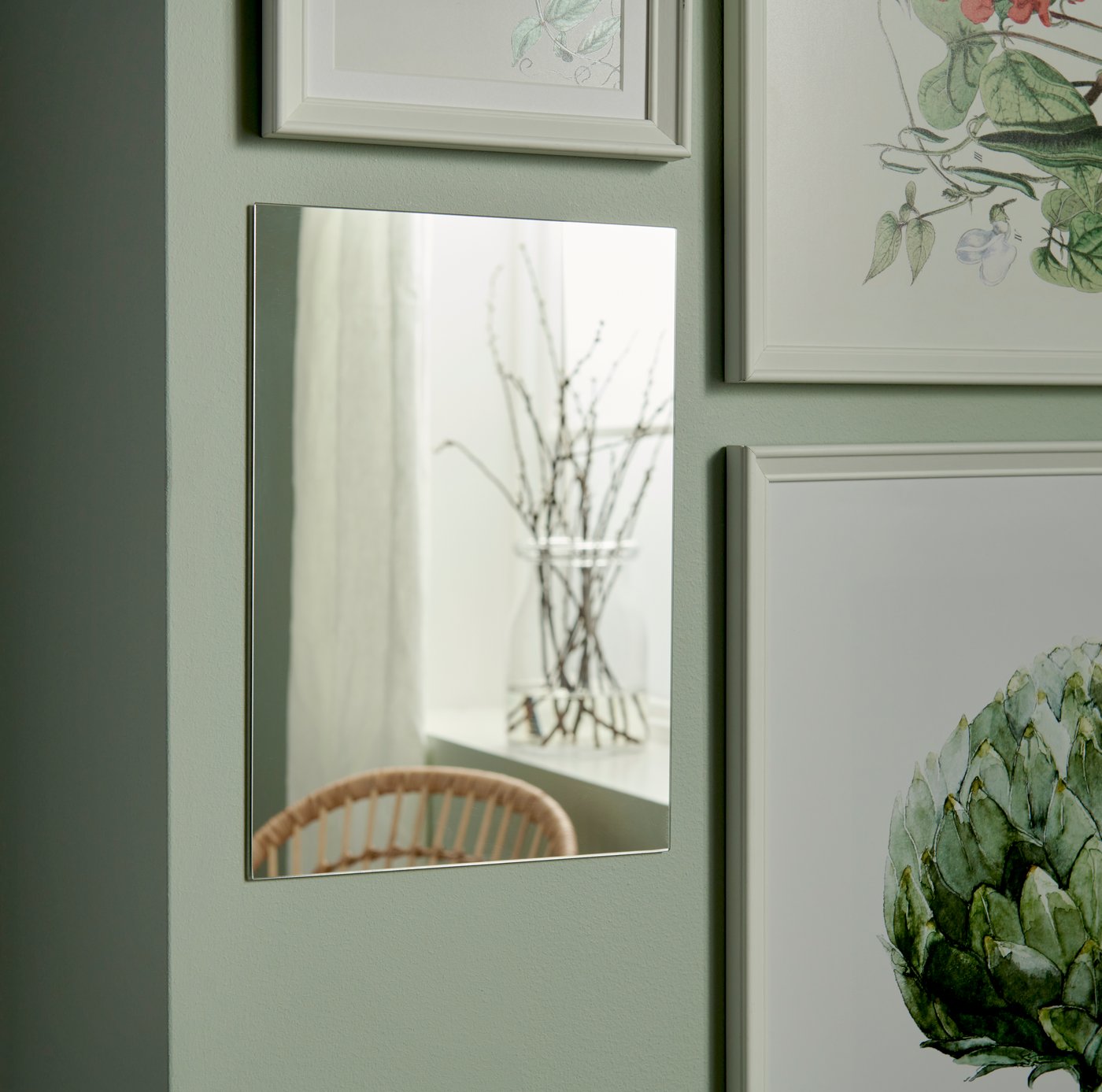 A LÖNSÅS mirror in the living room