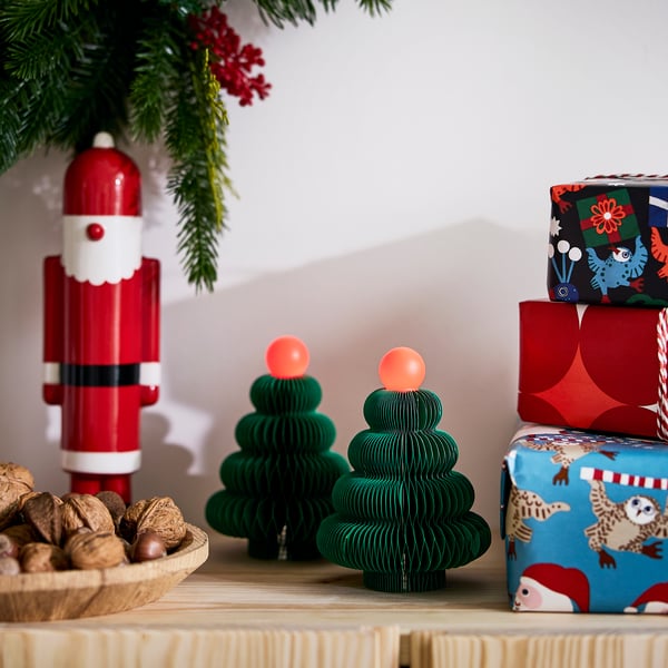 A battery-operated/tree green STRÅLA LED table decoration