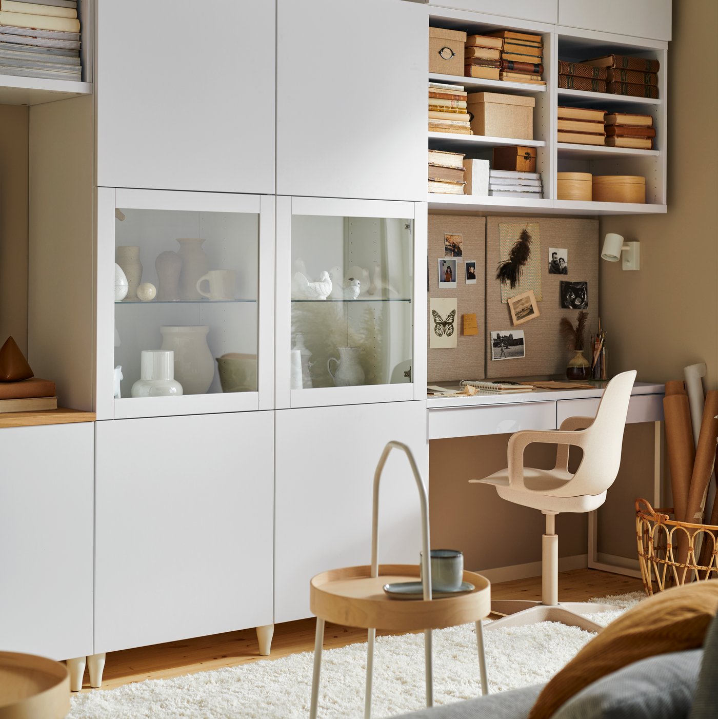 A white/beige ODGER swivel chair in the living room