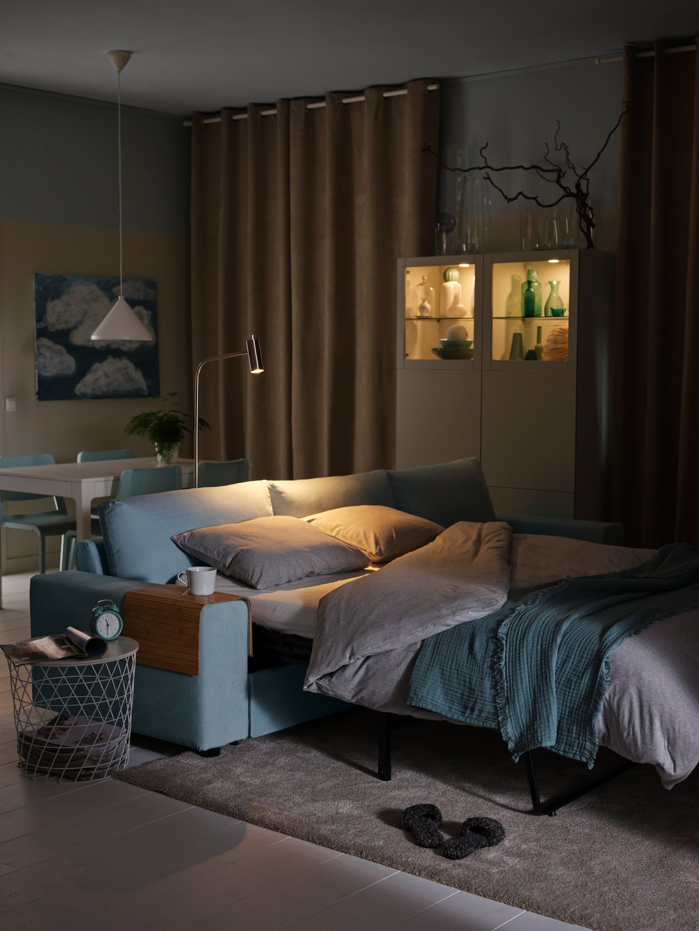 An off-white STOENSE rug, low pile in the bedroom