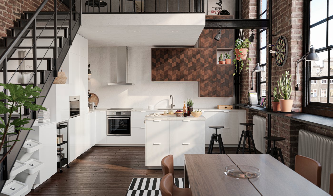 A high-gloss white VOXTORP drawer front in the kitchen