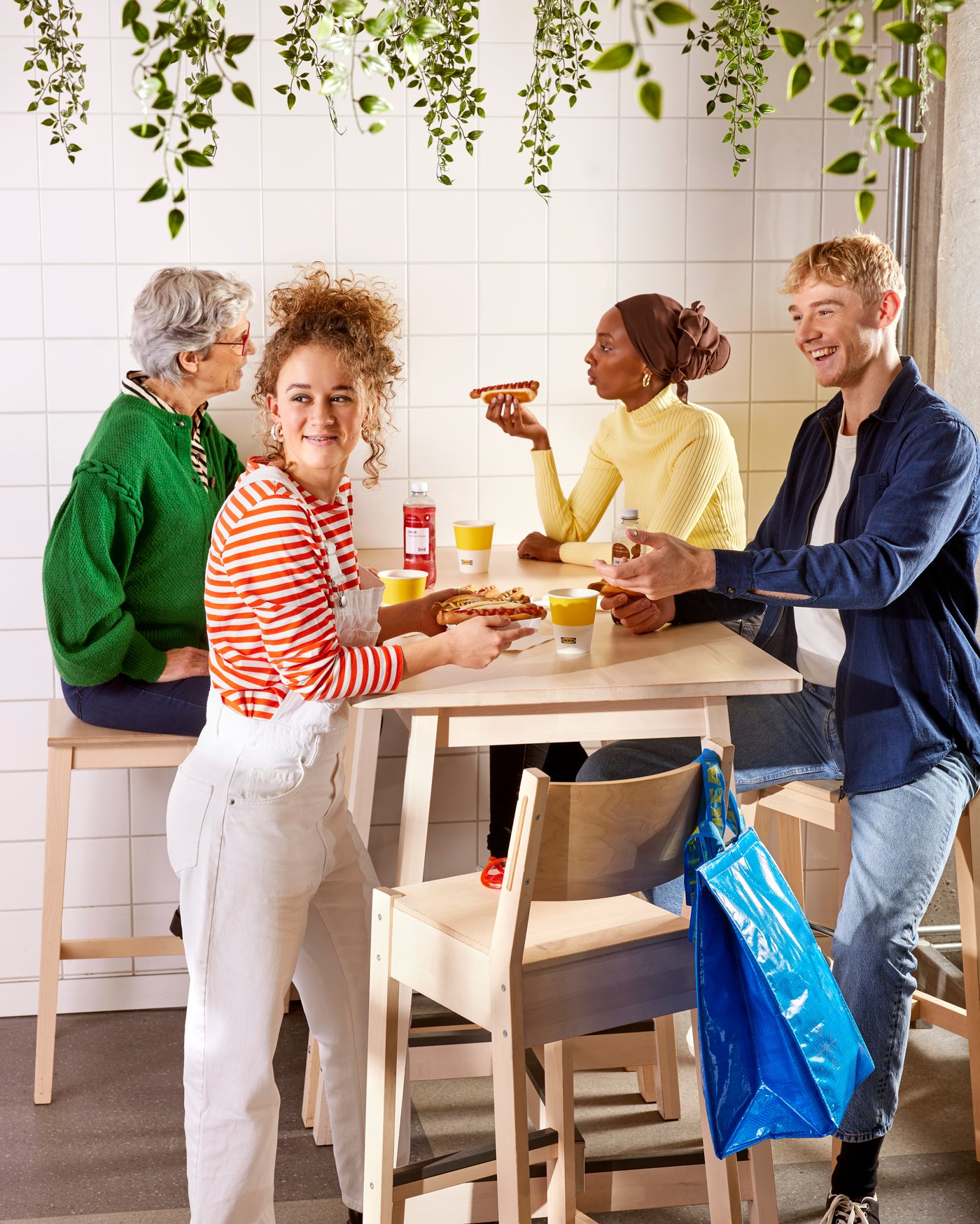 Ekstra god til den lille sult. Besøg Svensk Bistro lige efter udgangskasserne i varehuset – den er altid ekstra god til den lille sult og mad til at ta' med.