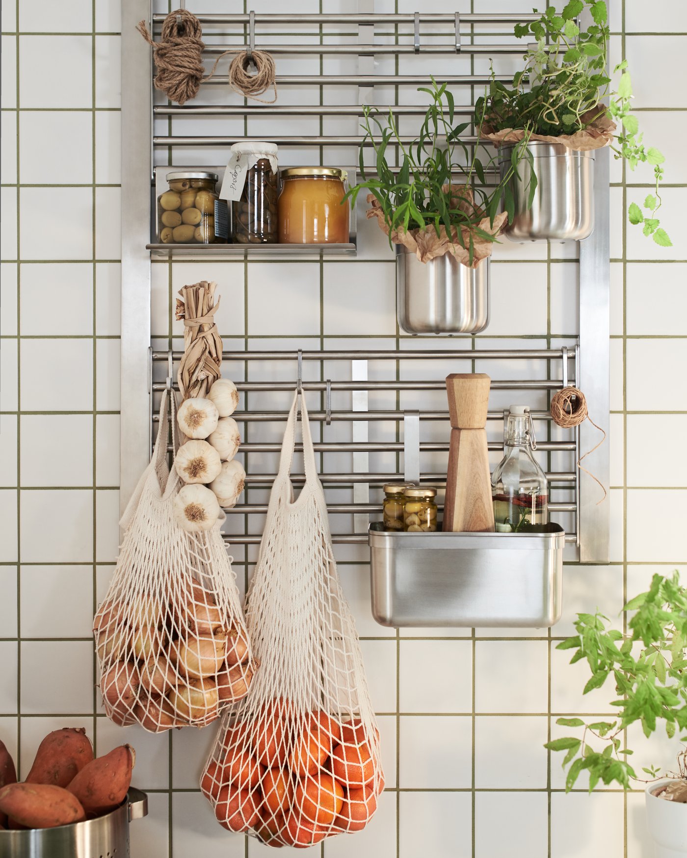 A stainless steel KUNGSFORS container in the kitchen