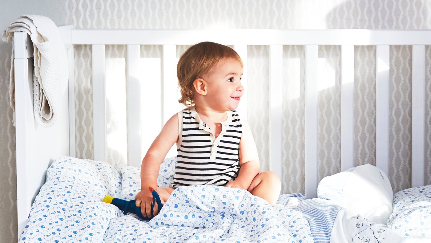 A white SUNDVIK cot in the childrens room