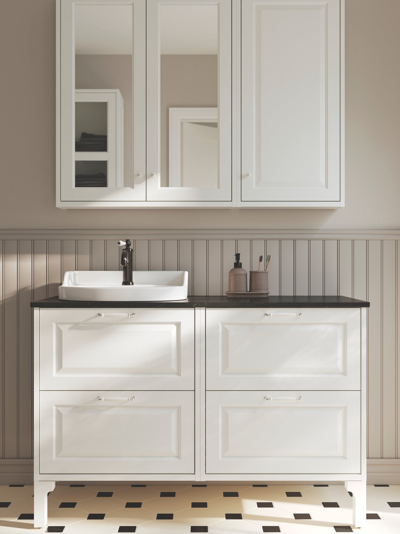 A light grey bathroom with a checkered floor has two white TÄNNFORSEN wash-stands with a countertop in black marble effect.
