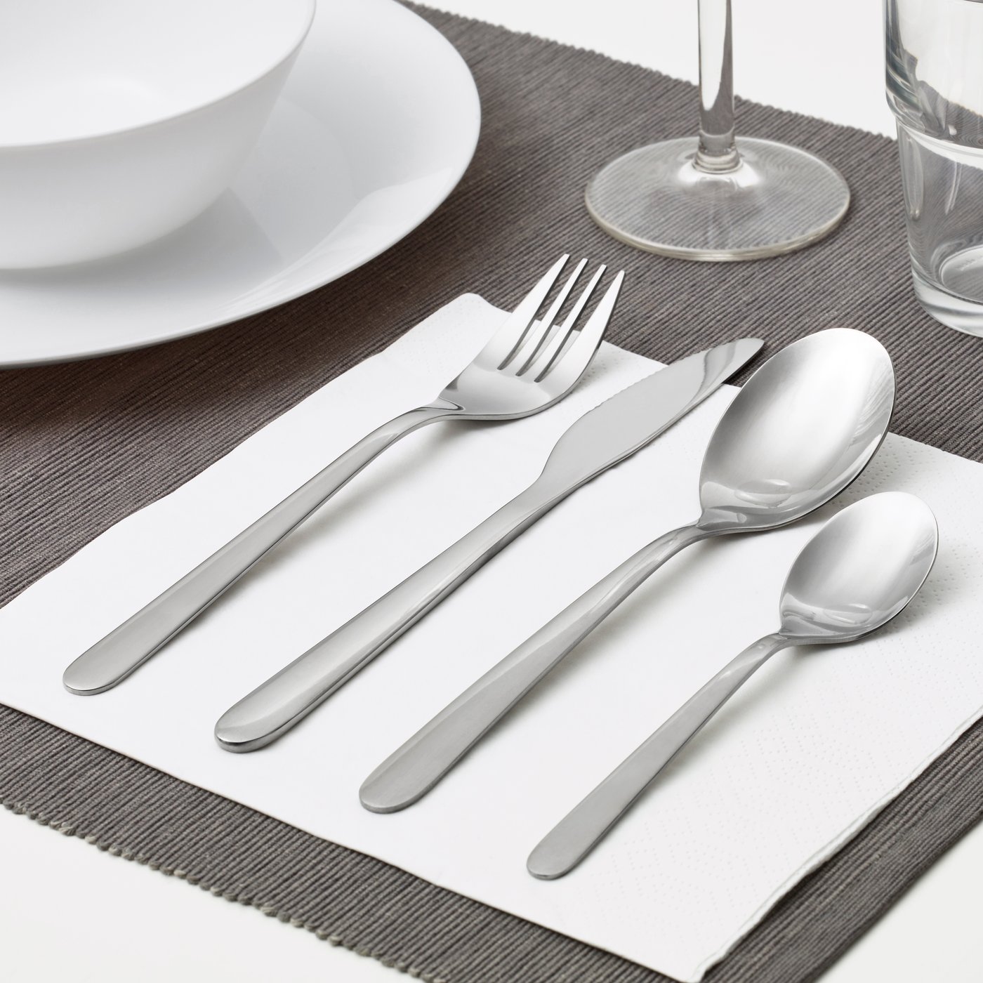 A MOPSIG 16-piece cutlery set