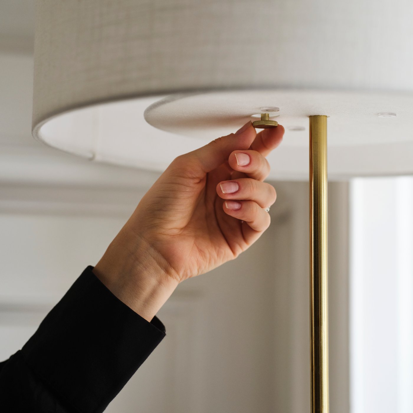 lampe STOCKHOLM 2025 en tissu blanc et laiton plaqué