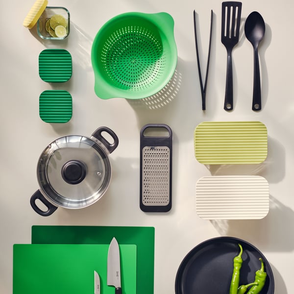 A black GNARP 3-piece kitchen utensil set