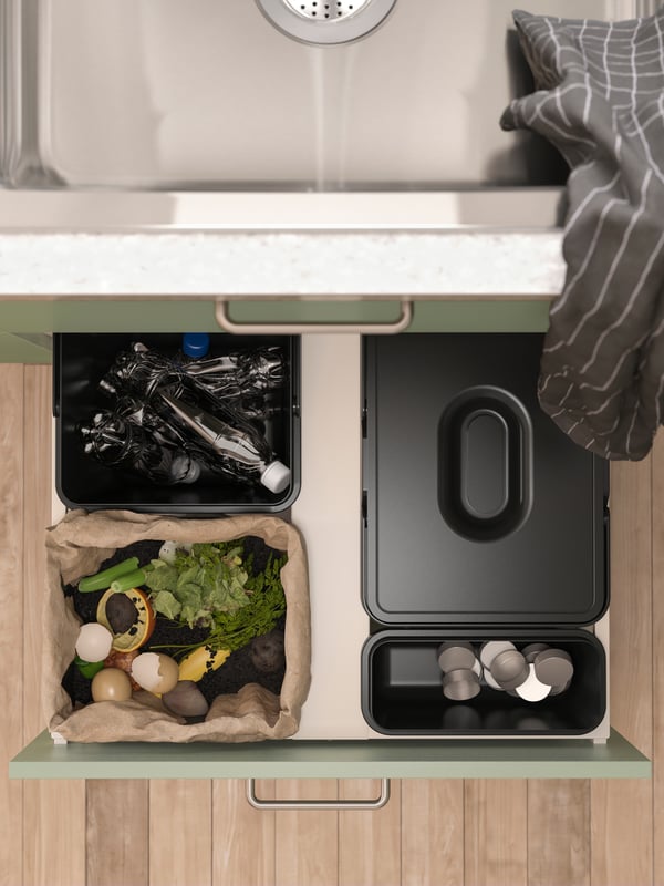 Paño de cocina IKEA 365+ negro en una cocina