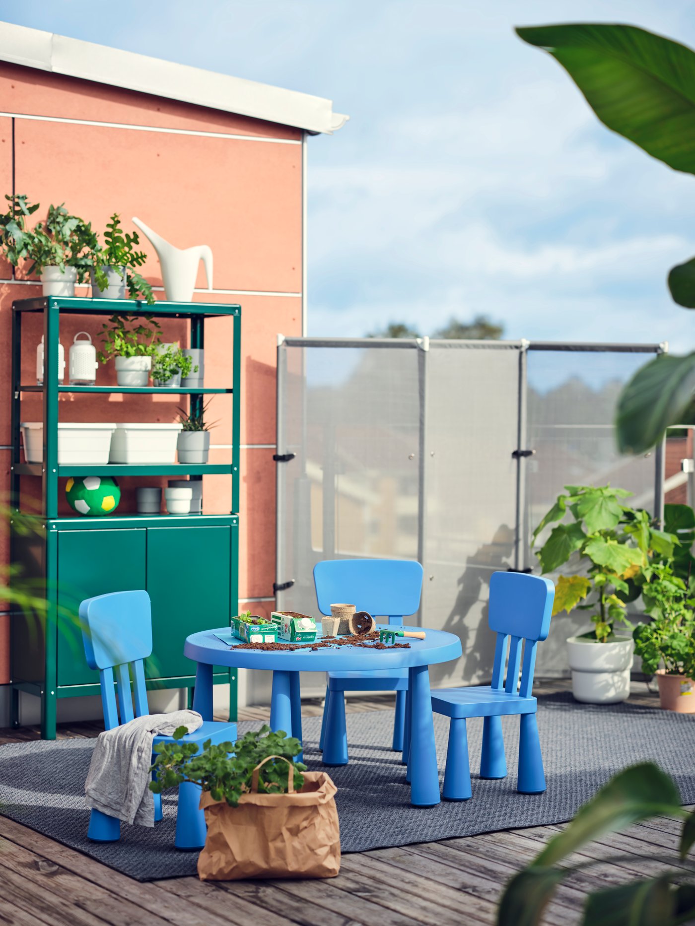 An in/outdoor white FÖRENLIG plant pot