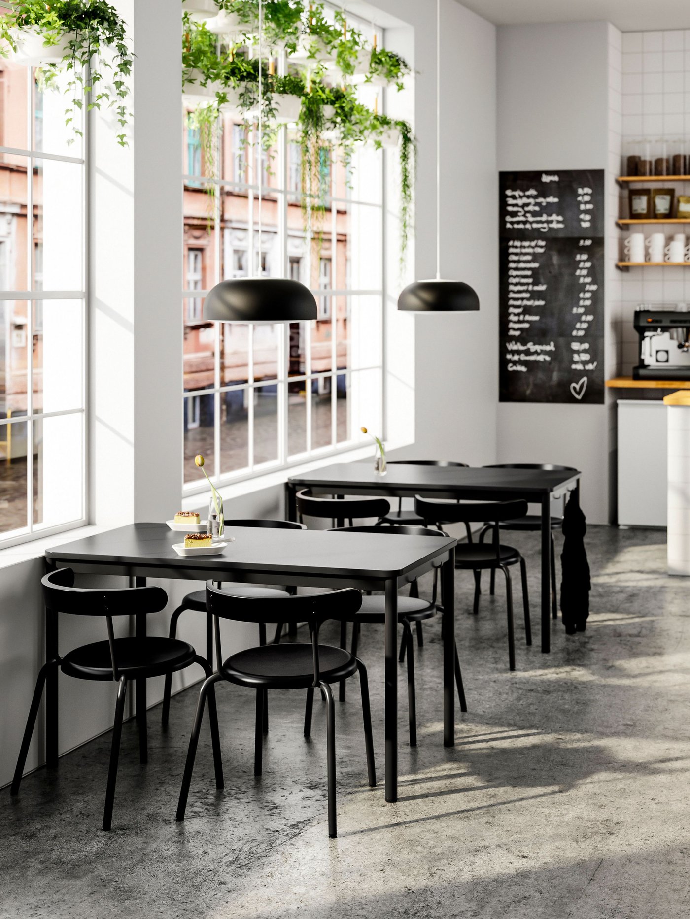 Blick in ein Kaffeehaus mit schwarzen Tischen und YNGVAR Stühlen auch in Schwarz.