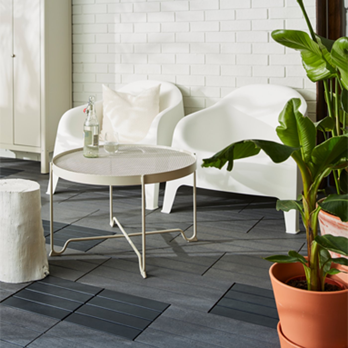 A beige KROKHOLMEN coffee table, outdoor outside