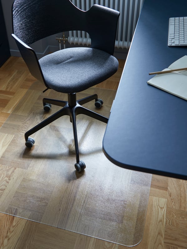 A black stained ash veneer/Gunnared dark grey FJÄLLBERGET conference chair with castors in the home office
