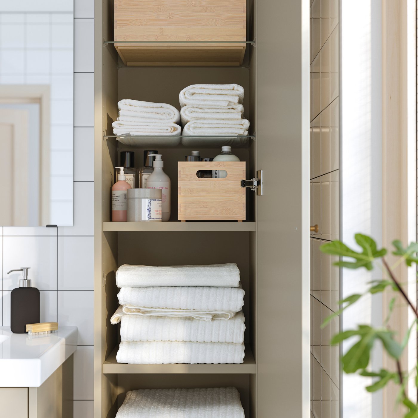 A beige HAVBÄCK high cabinet with door