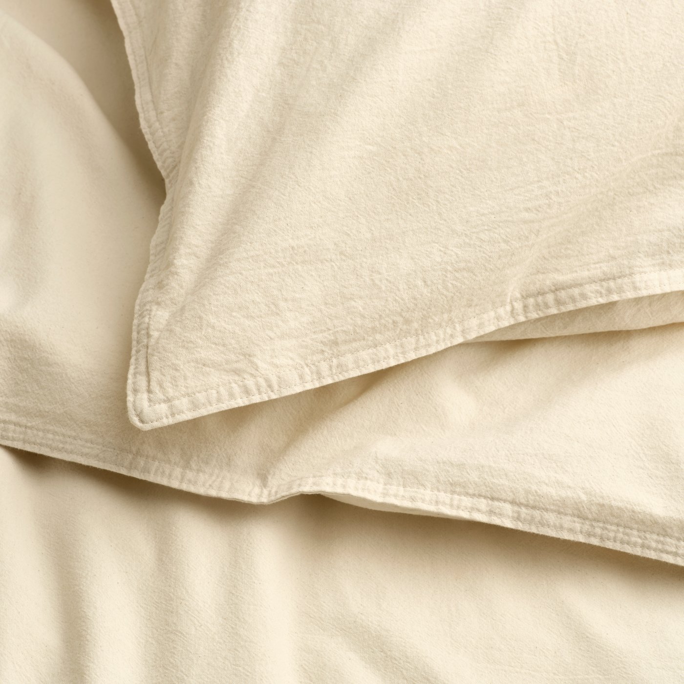 A natural ÄNGSLILJA duvet cover and pillowcase in the NA