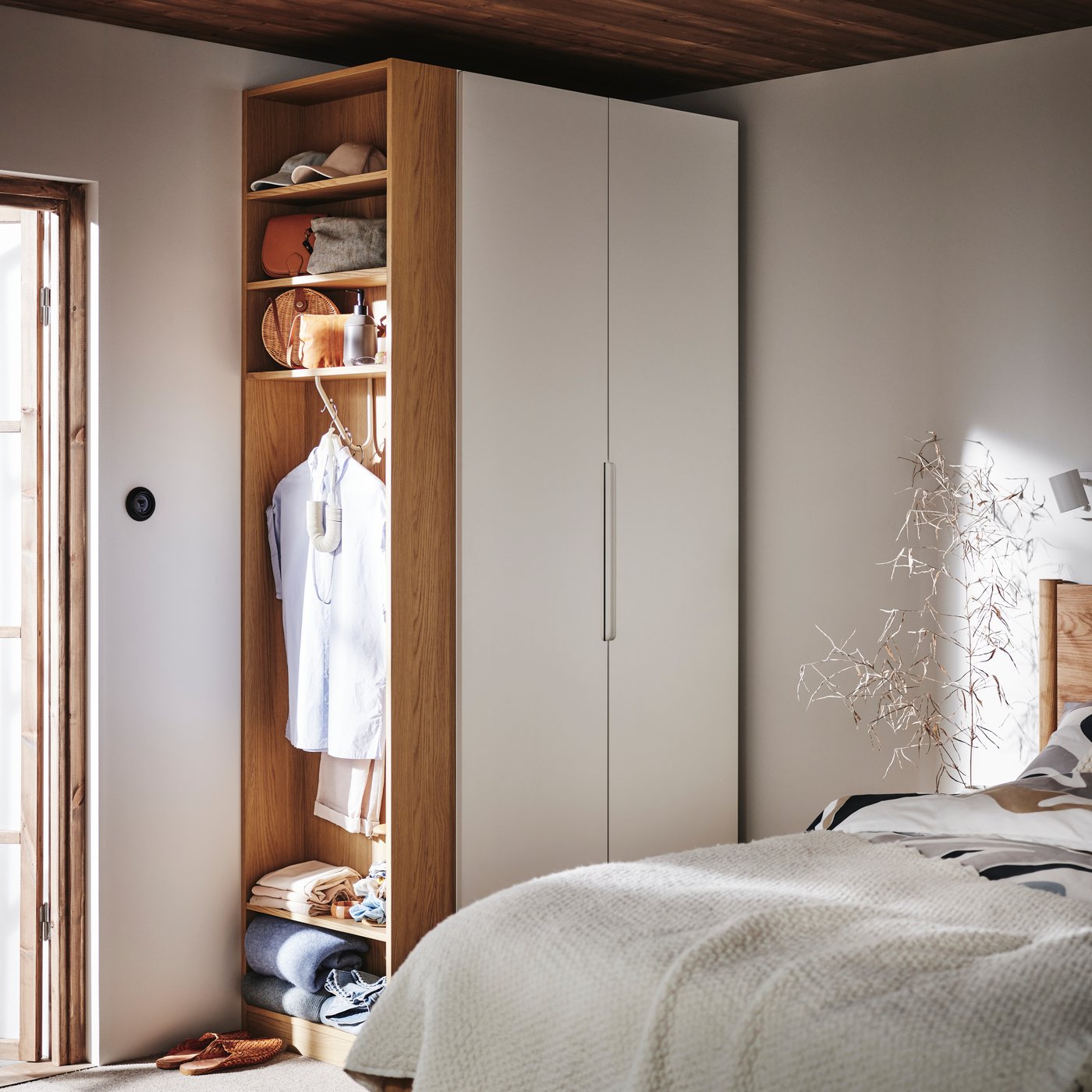 An off-white TONSTAD door