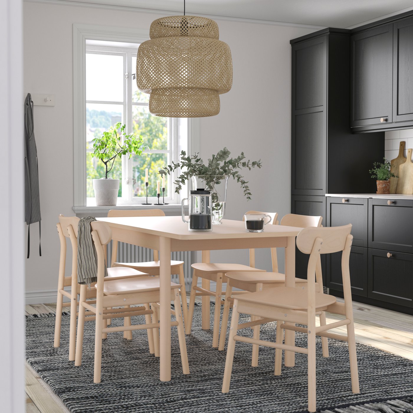 Una silla RÖNNINGE de abedul