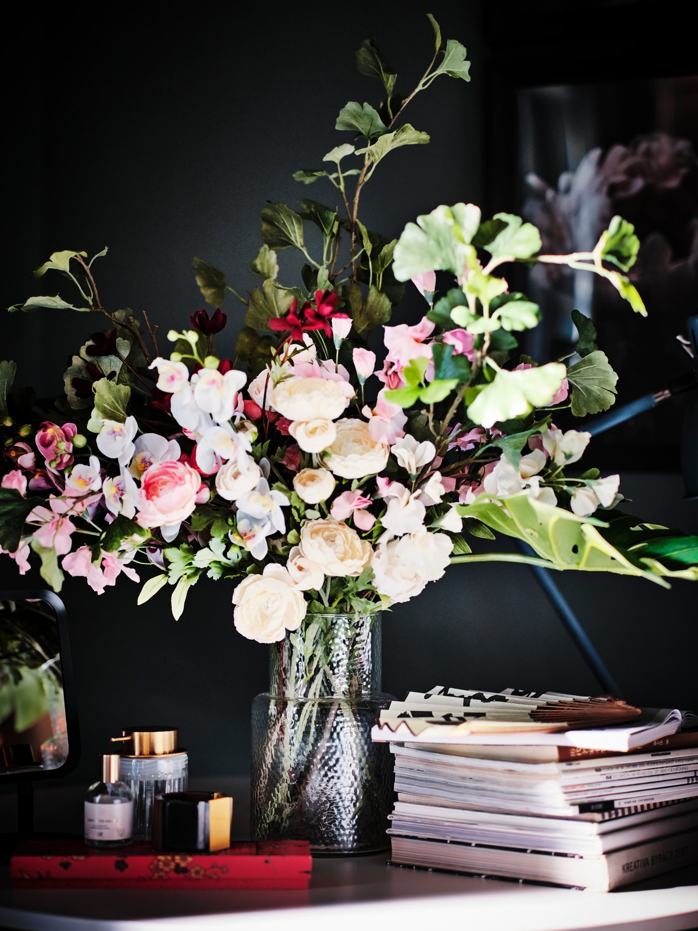 A Magnolia/pink SMYCKA artificial flower