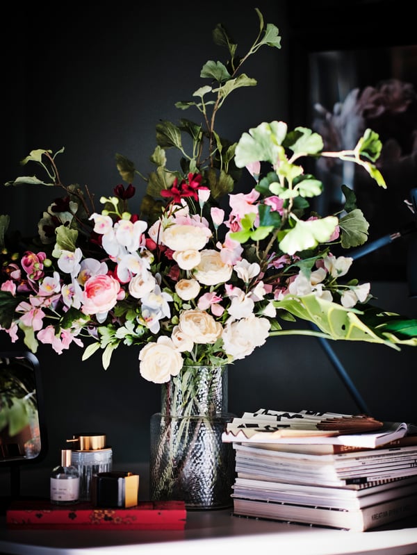 A Magnolia/pink SMYCKA artificial flower