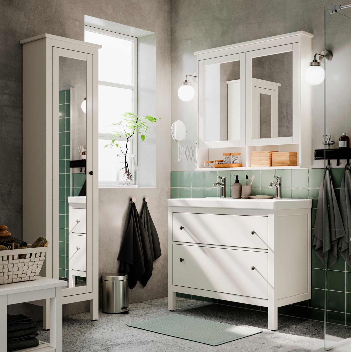 A bamboo DRAGAN 4-piece bathroom set in the bathroom