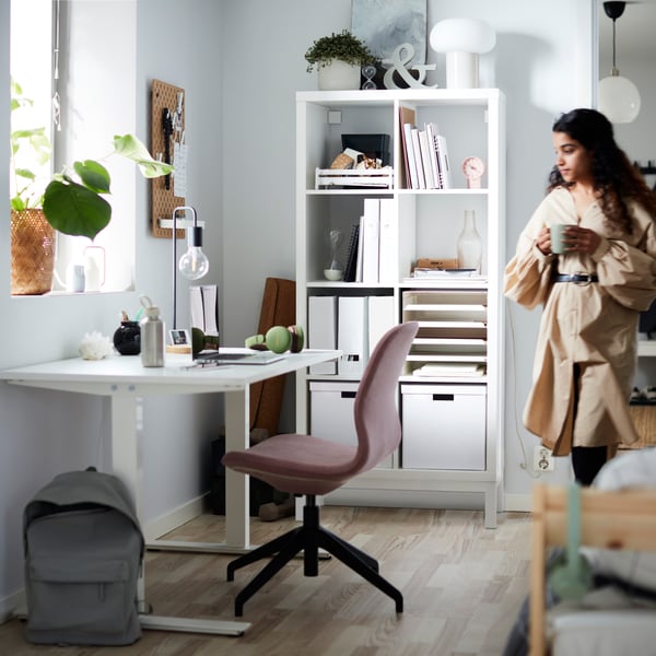 Smart solution for a space-saving study area