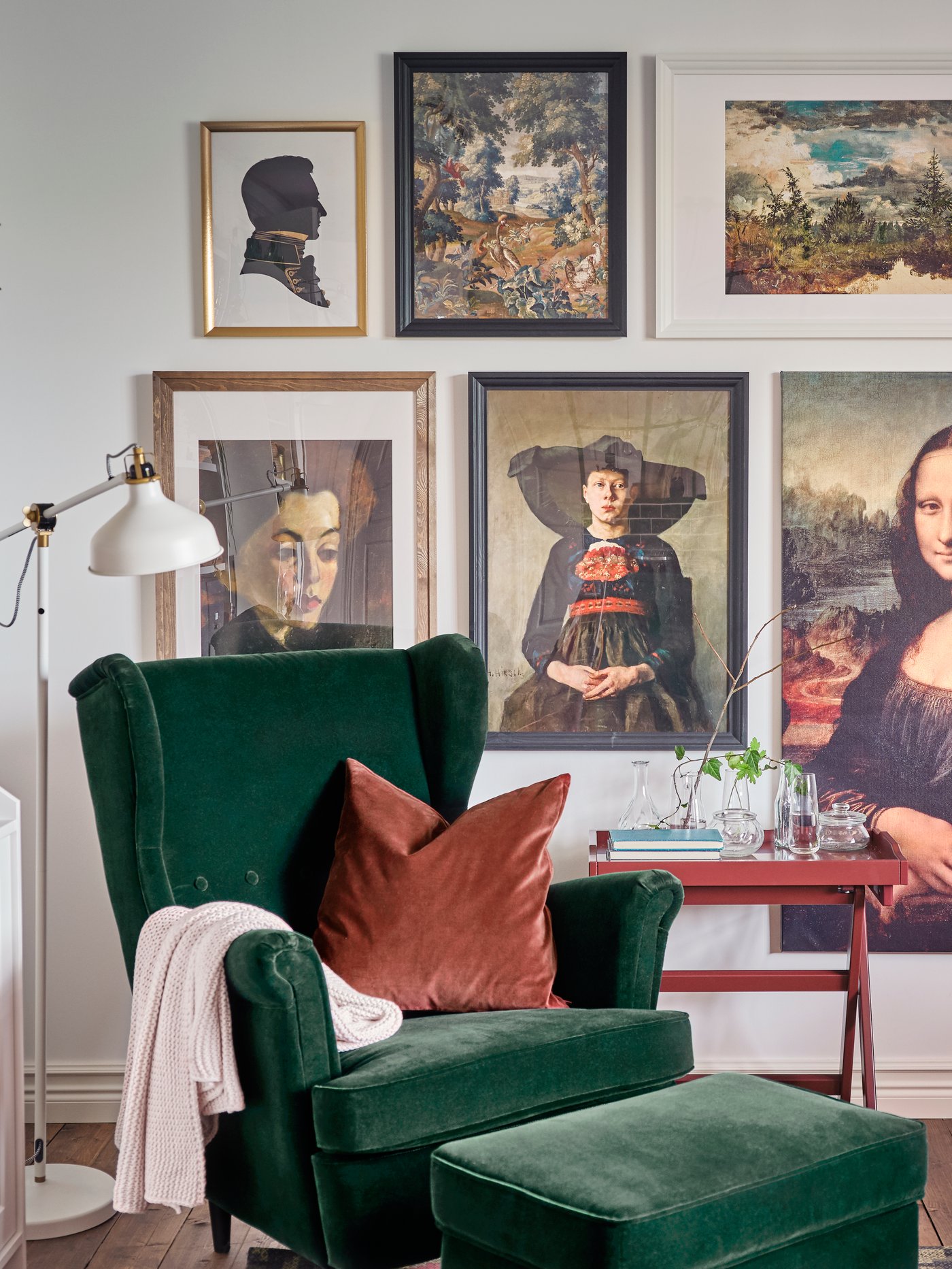 Images in photo frames from the BJÖRKSTA series.