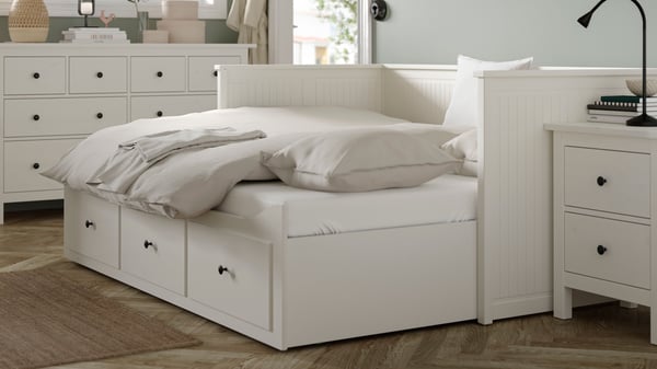 A white TAGGVALLMO fitted sheet in the bedroom