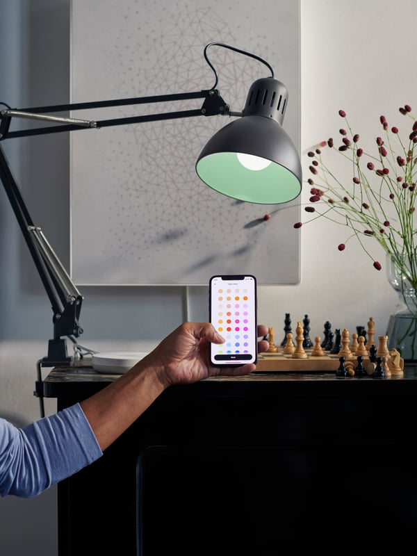 A smart wireless dimmable/colour and white spectrum globe TRÅDFRI LED bulb E27 806 lumen