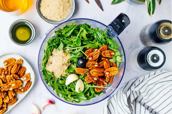 Preparare il pesto