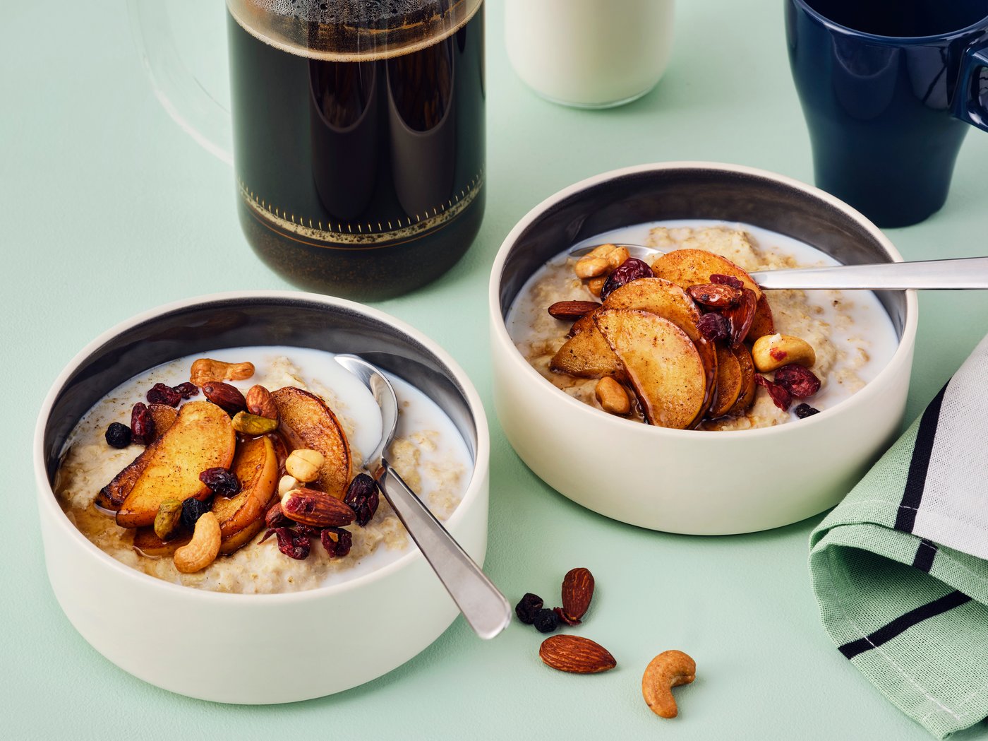 Porridge with cinnamon-fried apples
