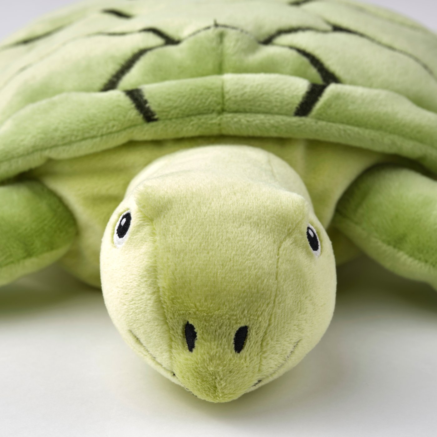 A turtle/green BLÅVINGAD soft toy in the NA