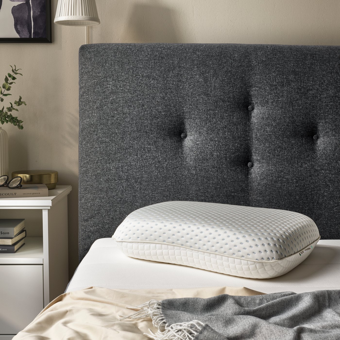 A RAMSLÖKSMAL ergonomic pillow, multi position