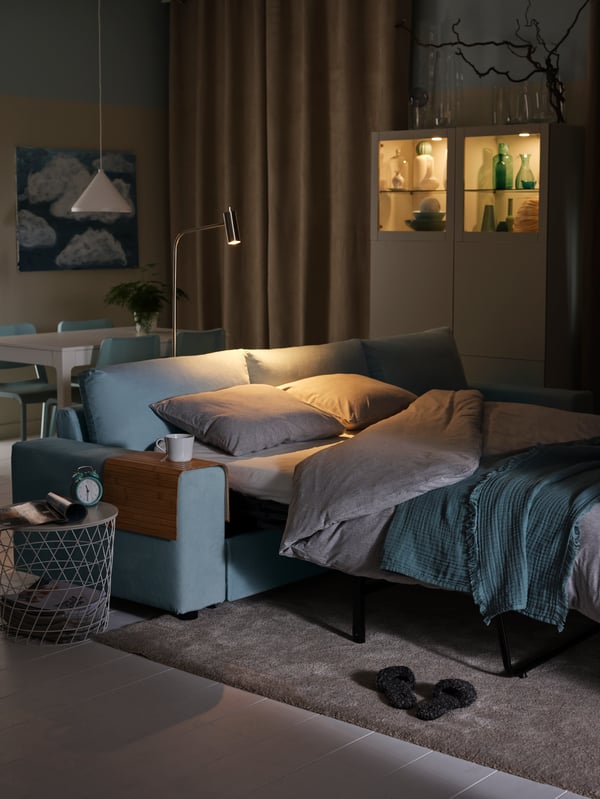 An off-white STOENSE rug, low pile in the bedroom